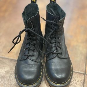Dr. Martens Pascal Virginia soft leather